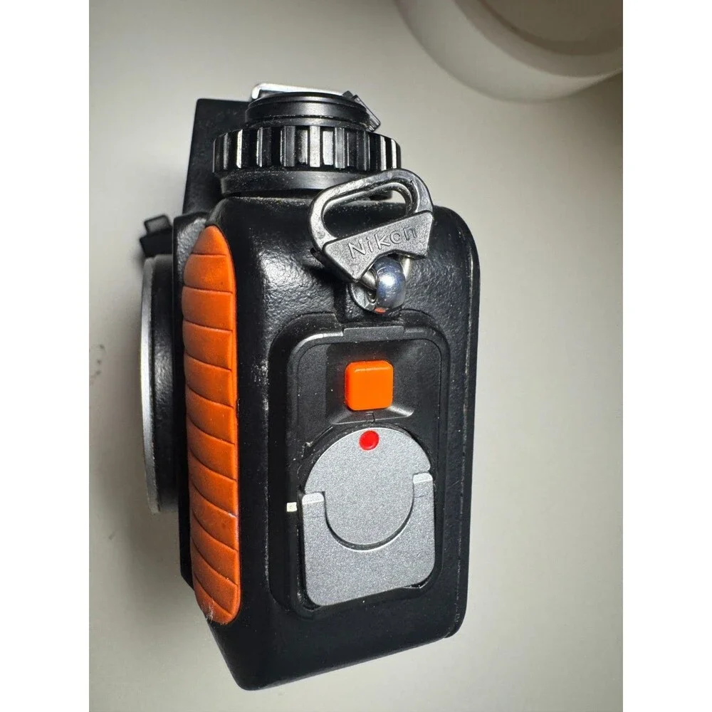 Nikonos V Waterproof / Underwater 35mm Film Camera Body, Orange (PARTS ONLY)